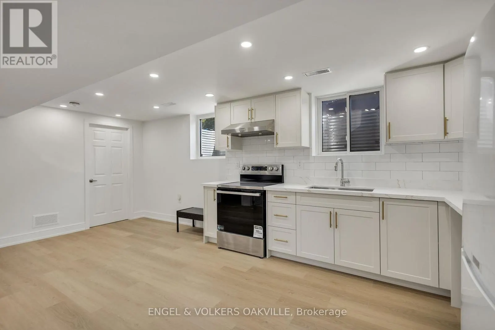 25 HINES CRESCENT