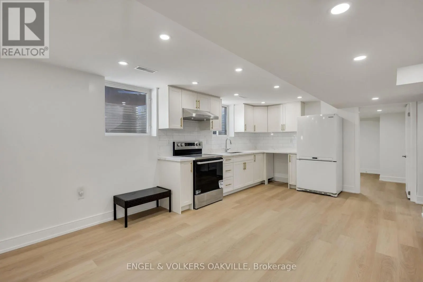 25 HINES CRESCENT