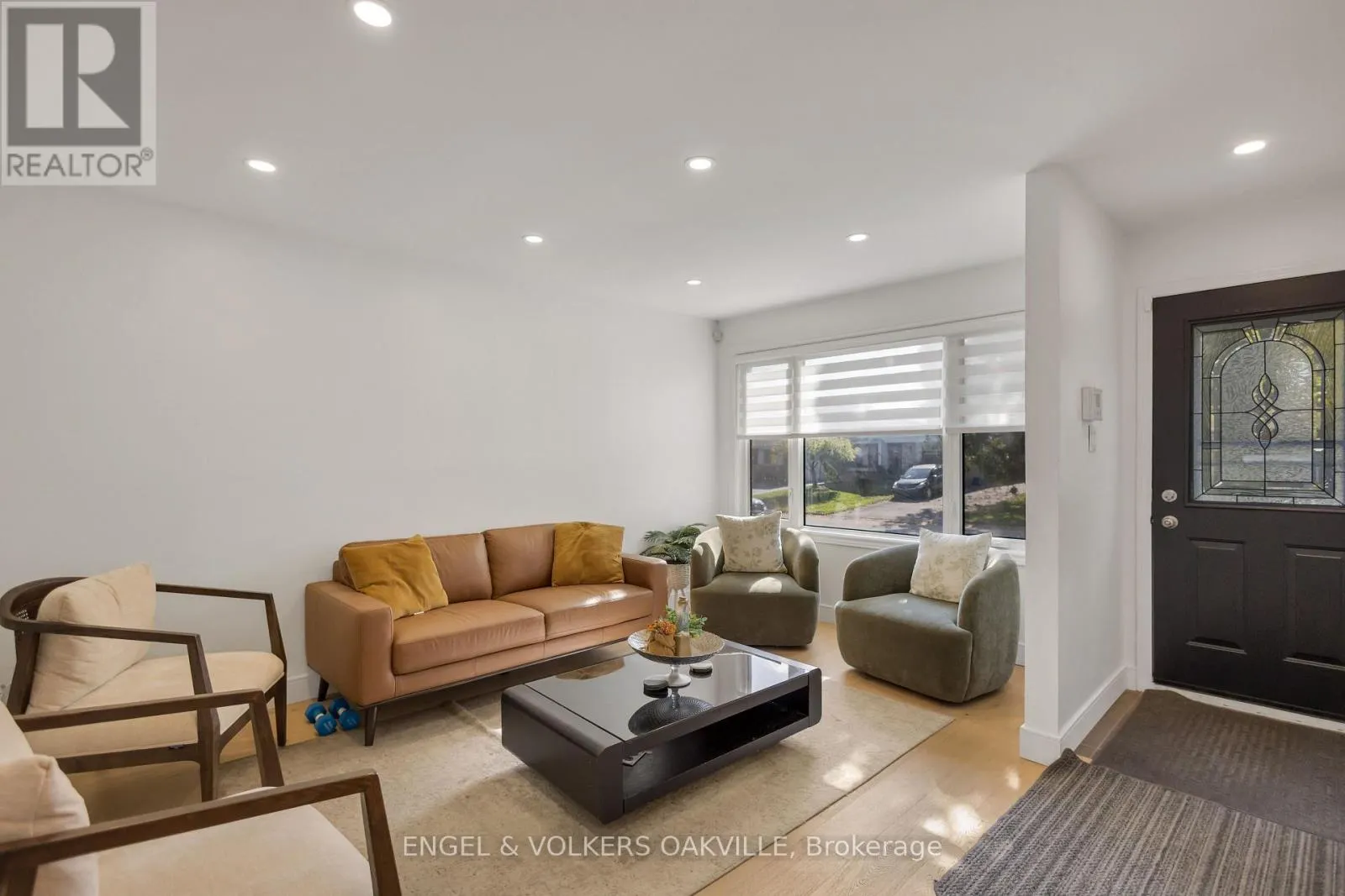 25 HINES CRESCENT