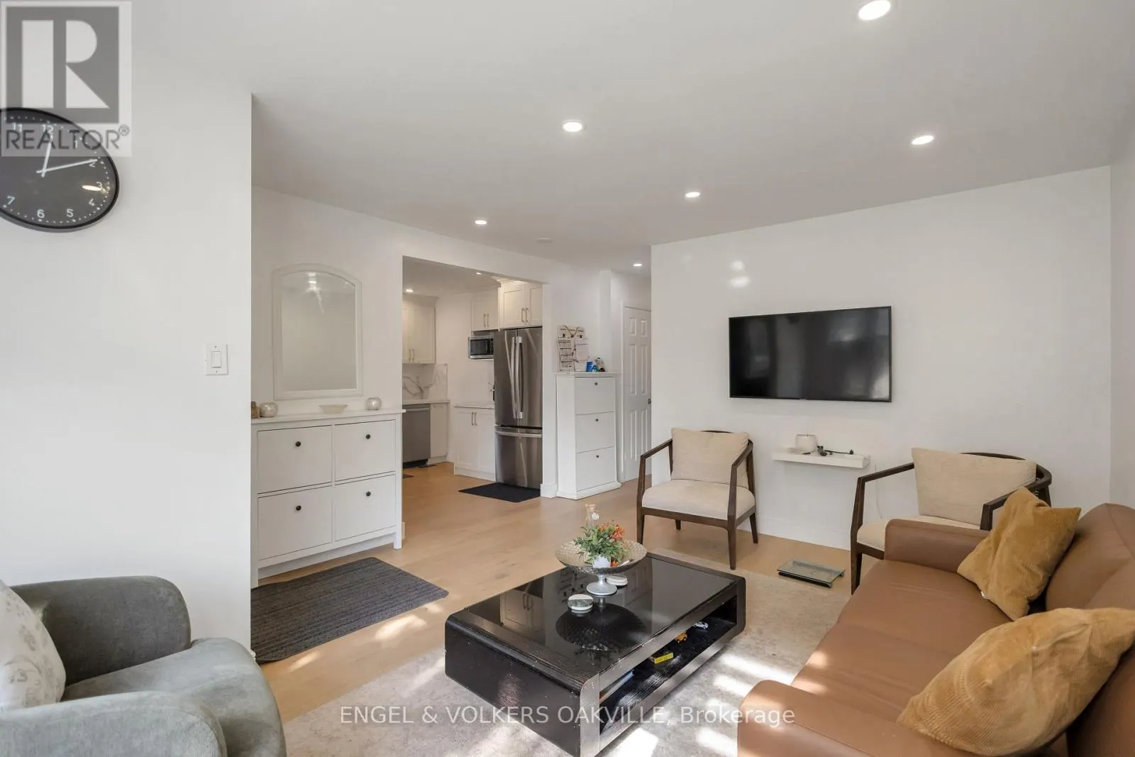 25 HINES CRESCENT