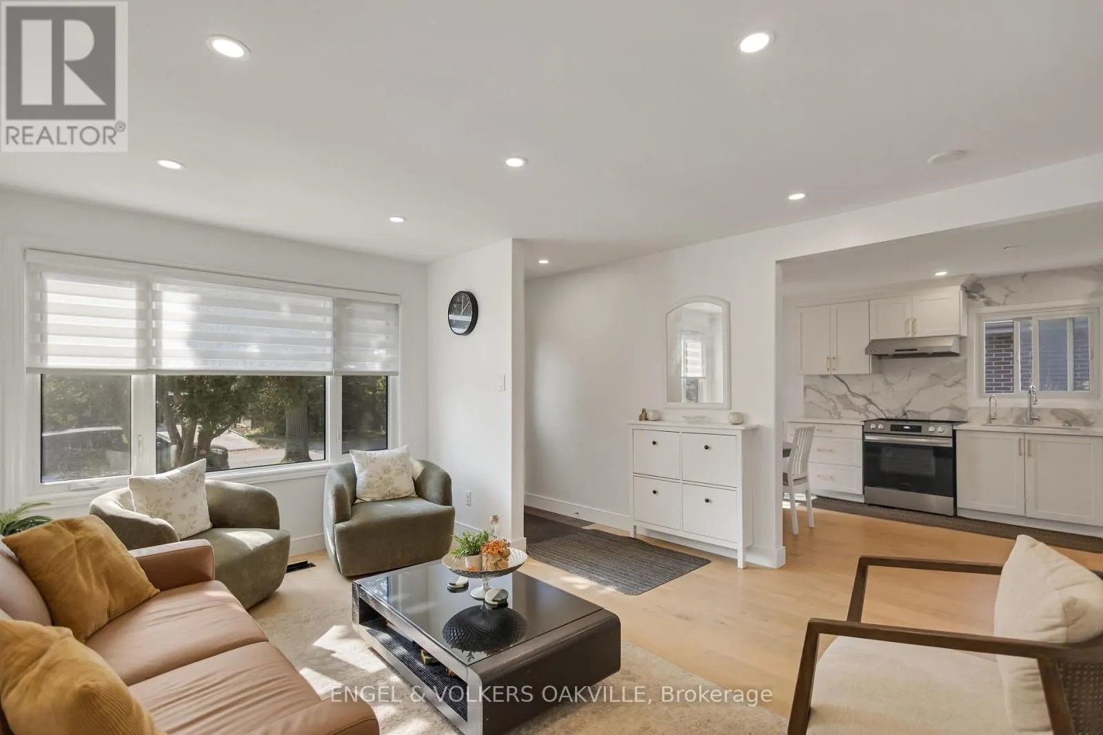 25 HINES CRESCENT