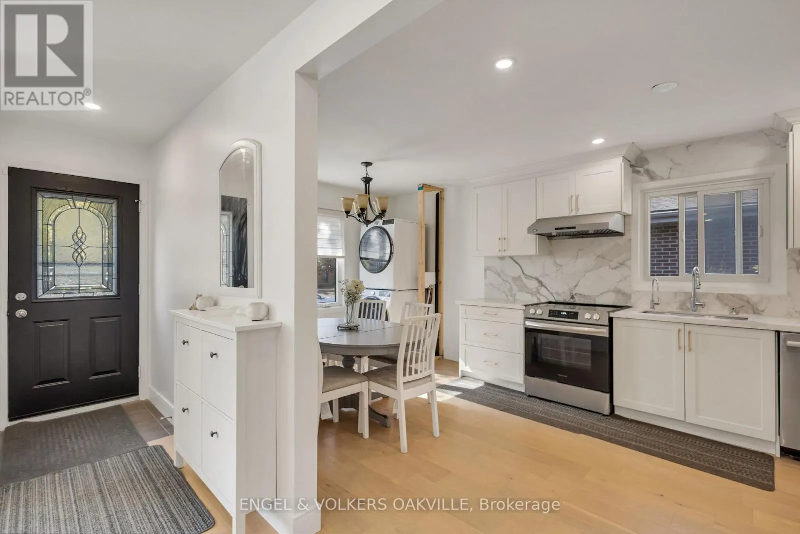25 HINES CRESCENT