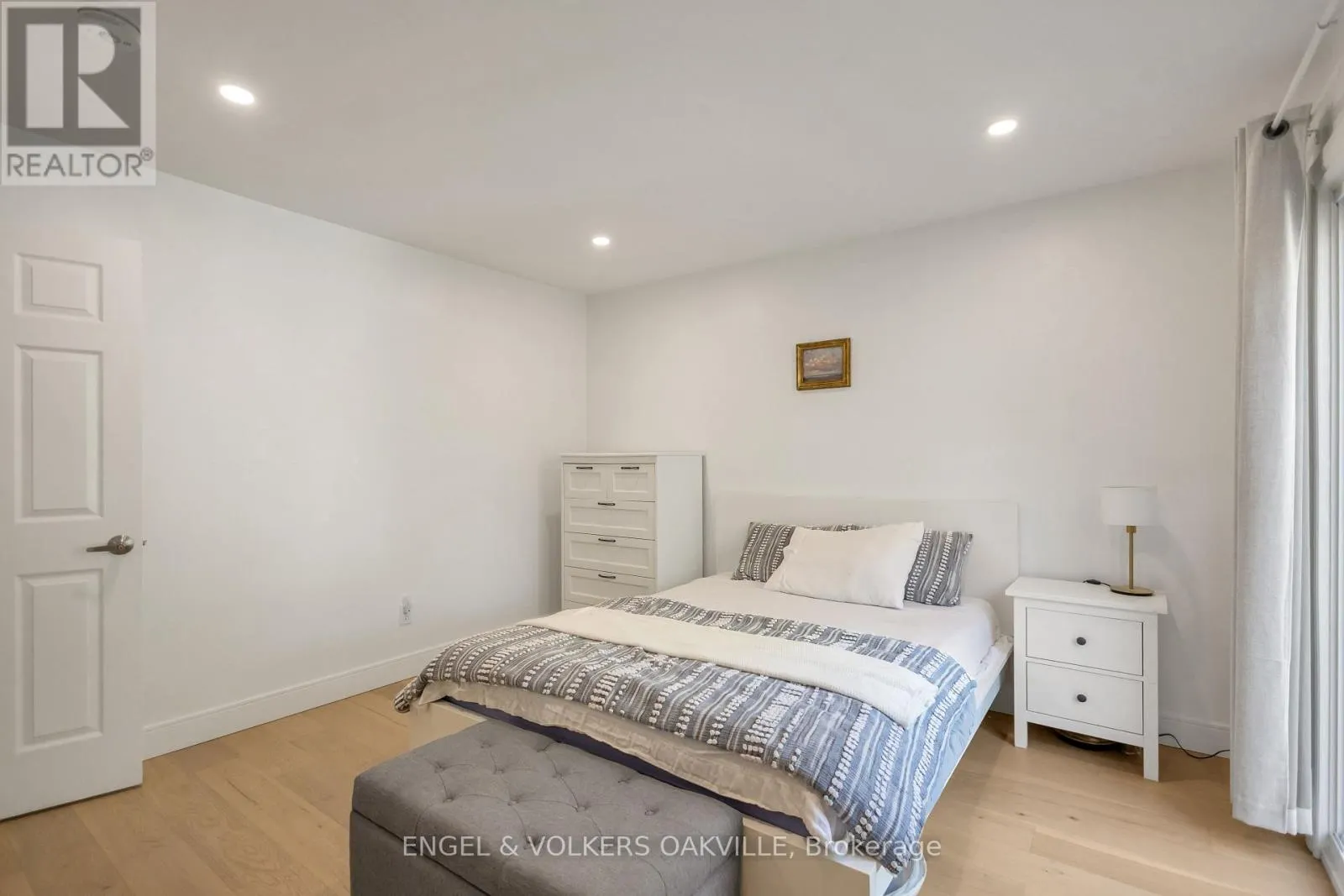 25 HINES CRESCENT