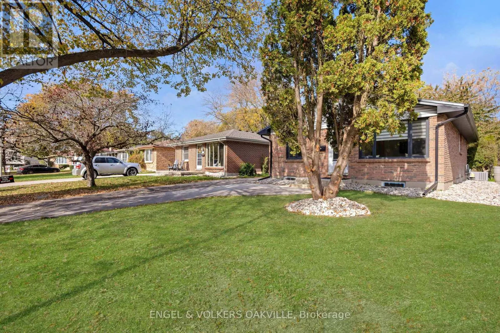 25 HINES CRESCENT