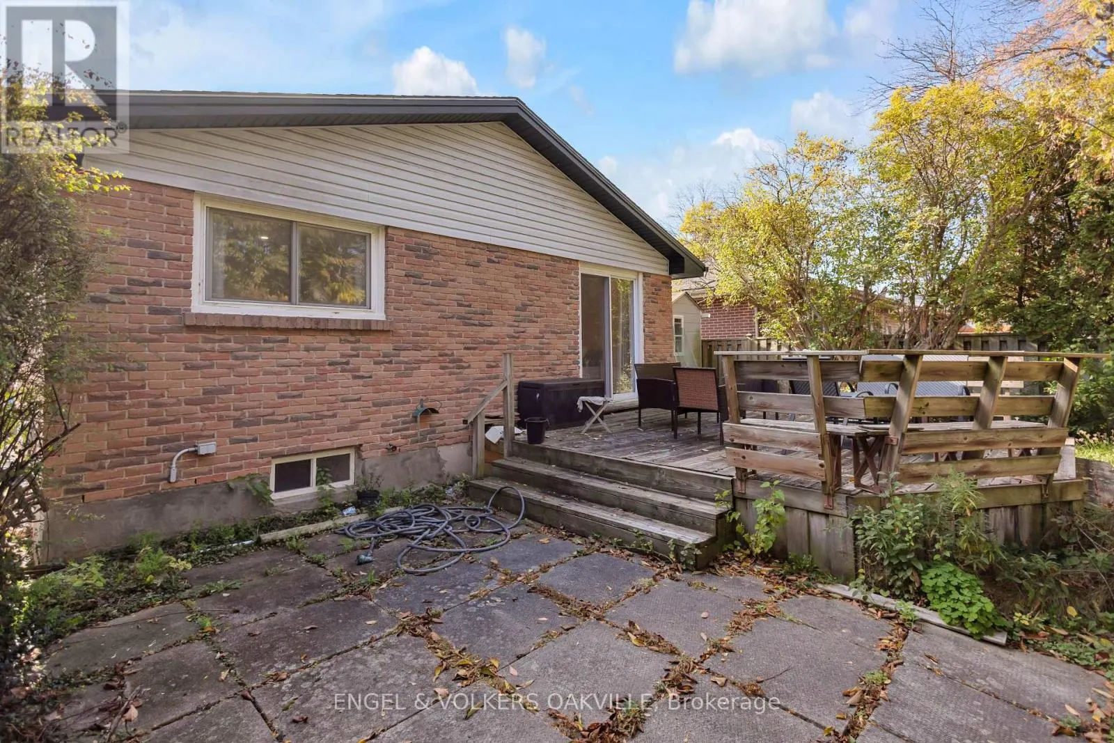25 HINES CRESCENT