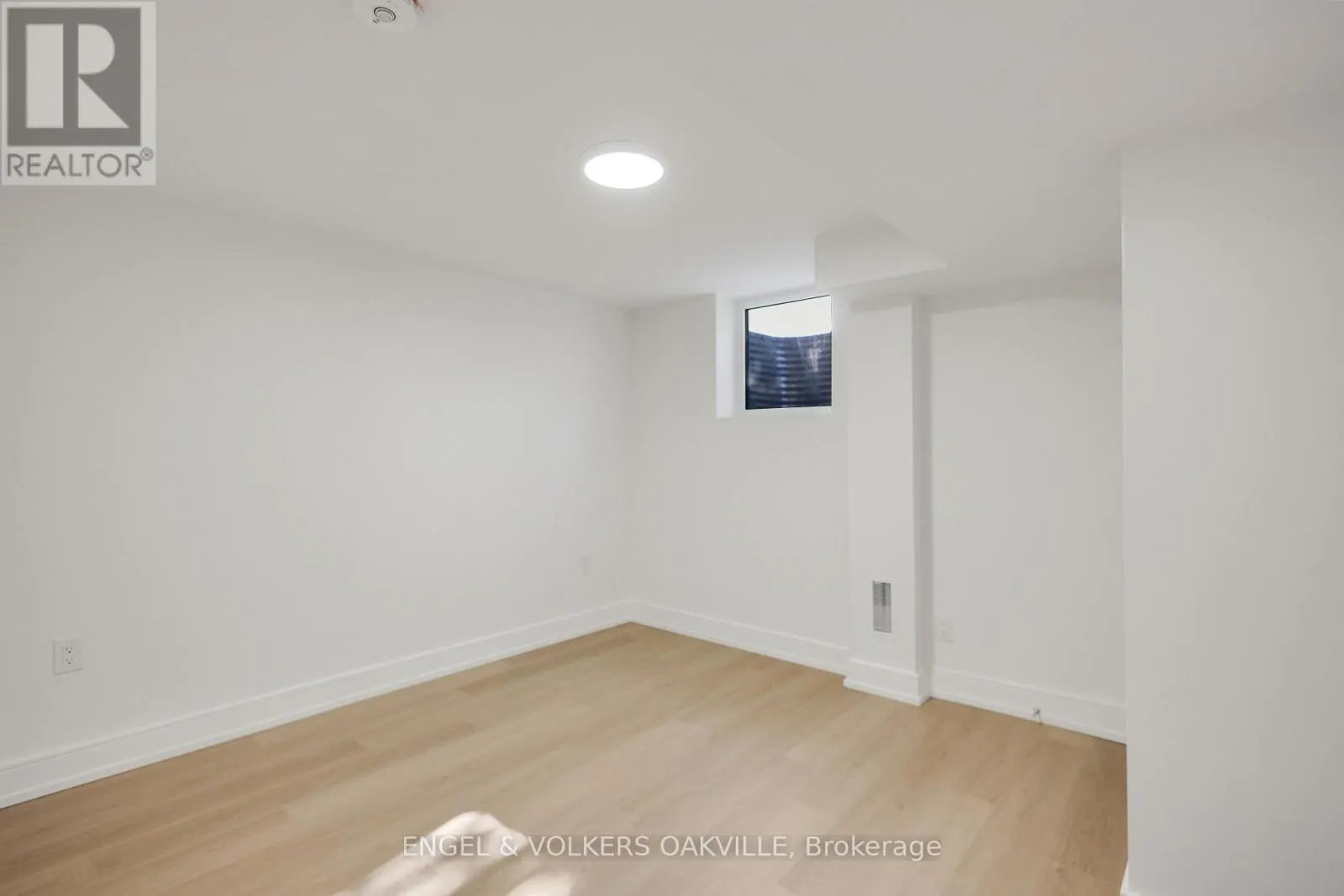 25 HINES CRESCENT