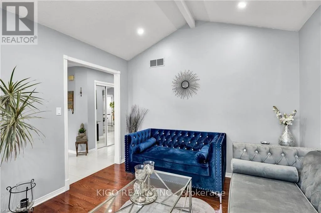 52 DAWN CRESCENT