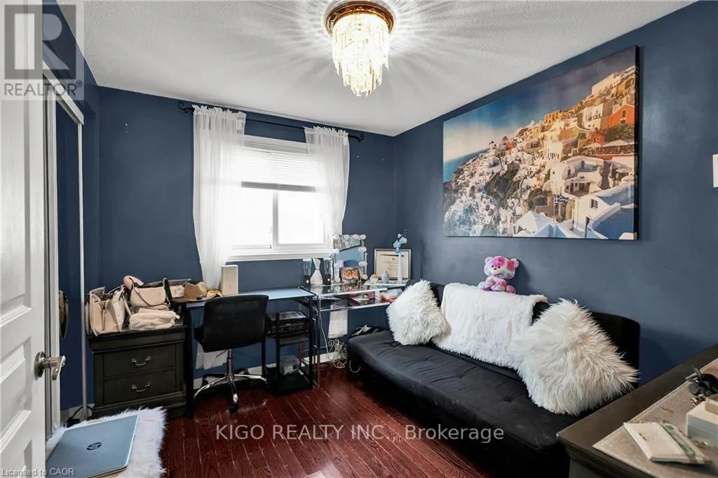 52 DAWN CRESCENT