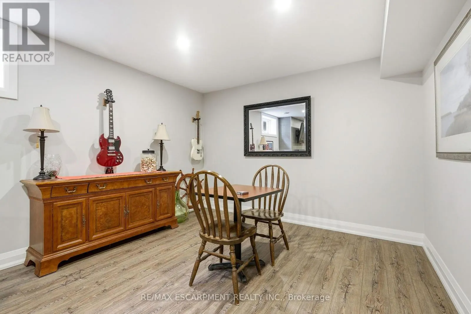 42 CARLTON AVENUE