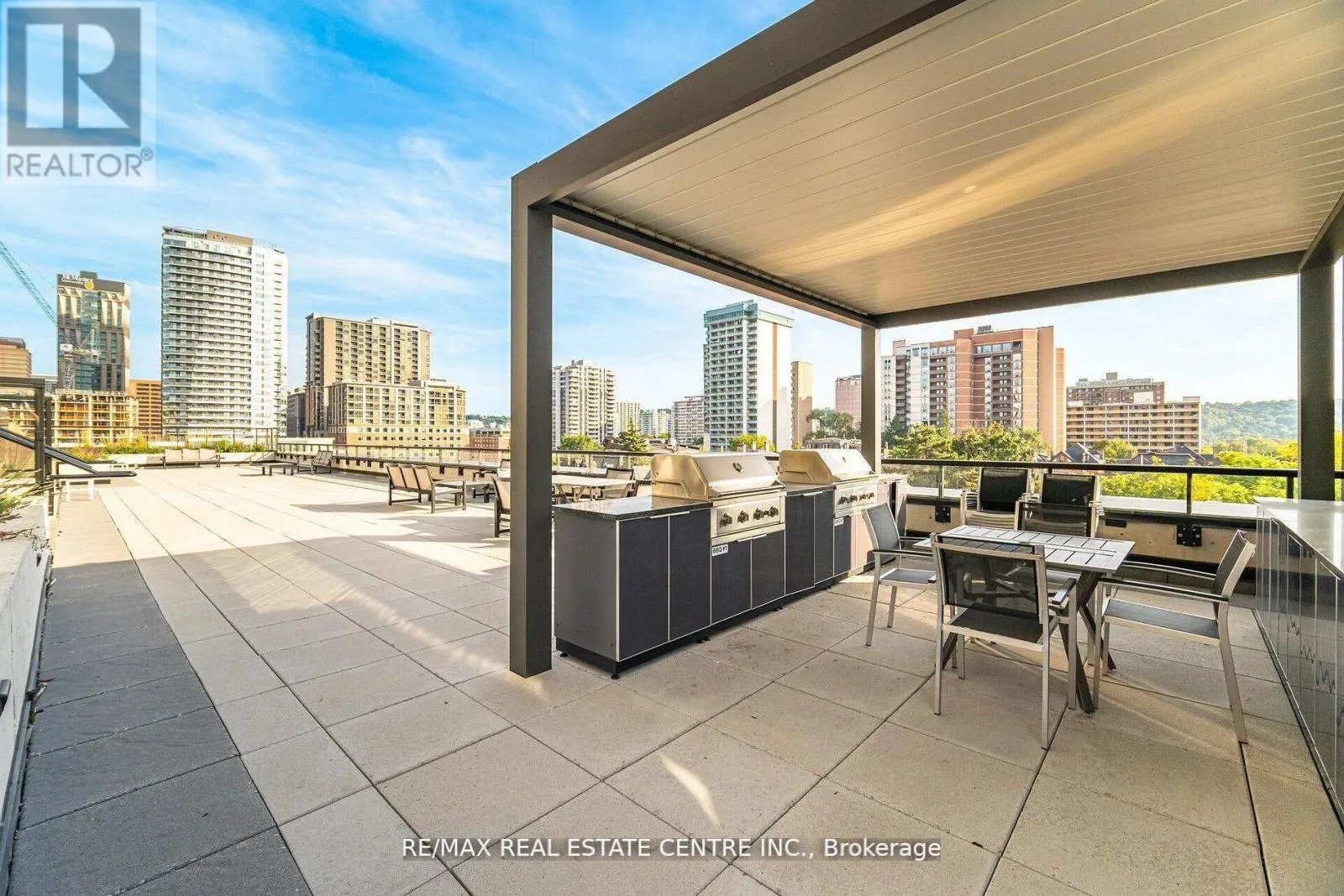 1007 - 15 QUEEN STREET S