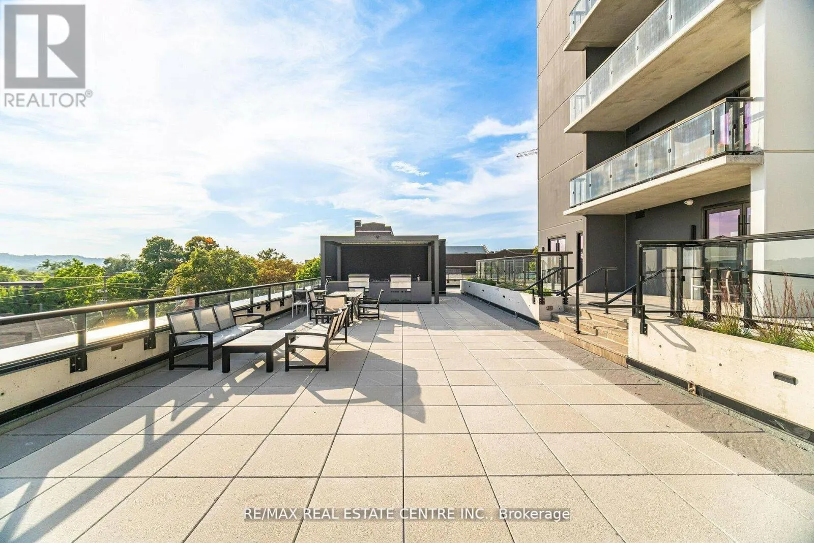 1007 - 15 QUEEN STREET S