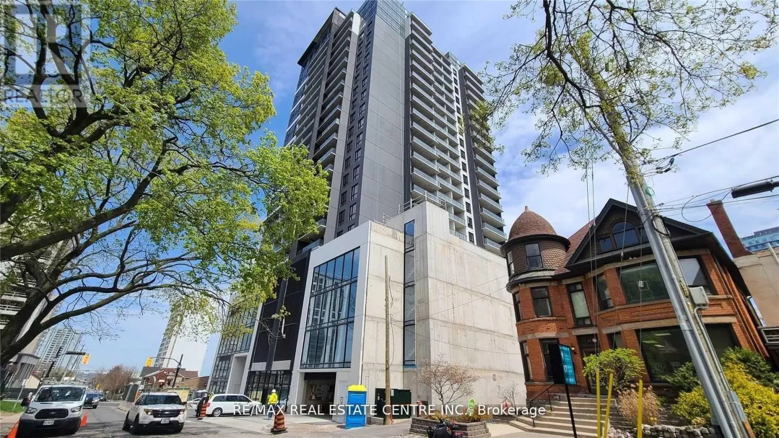 1007 - 15 QUEEN STREET S