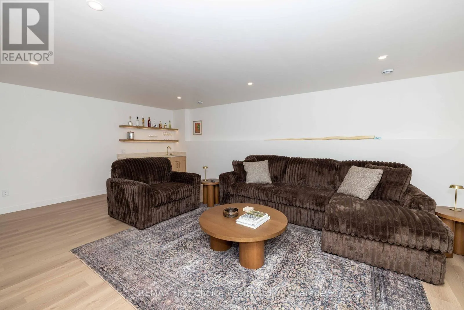 186 BRUIN CRESCENT
