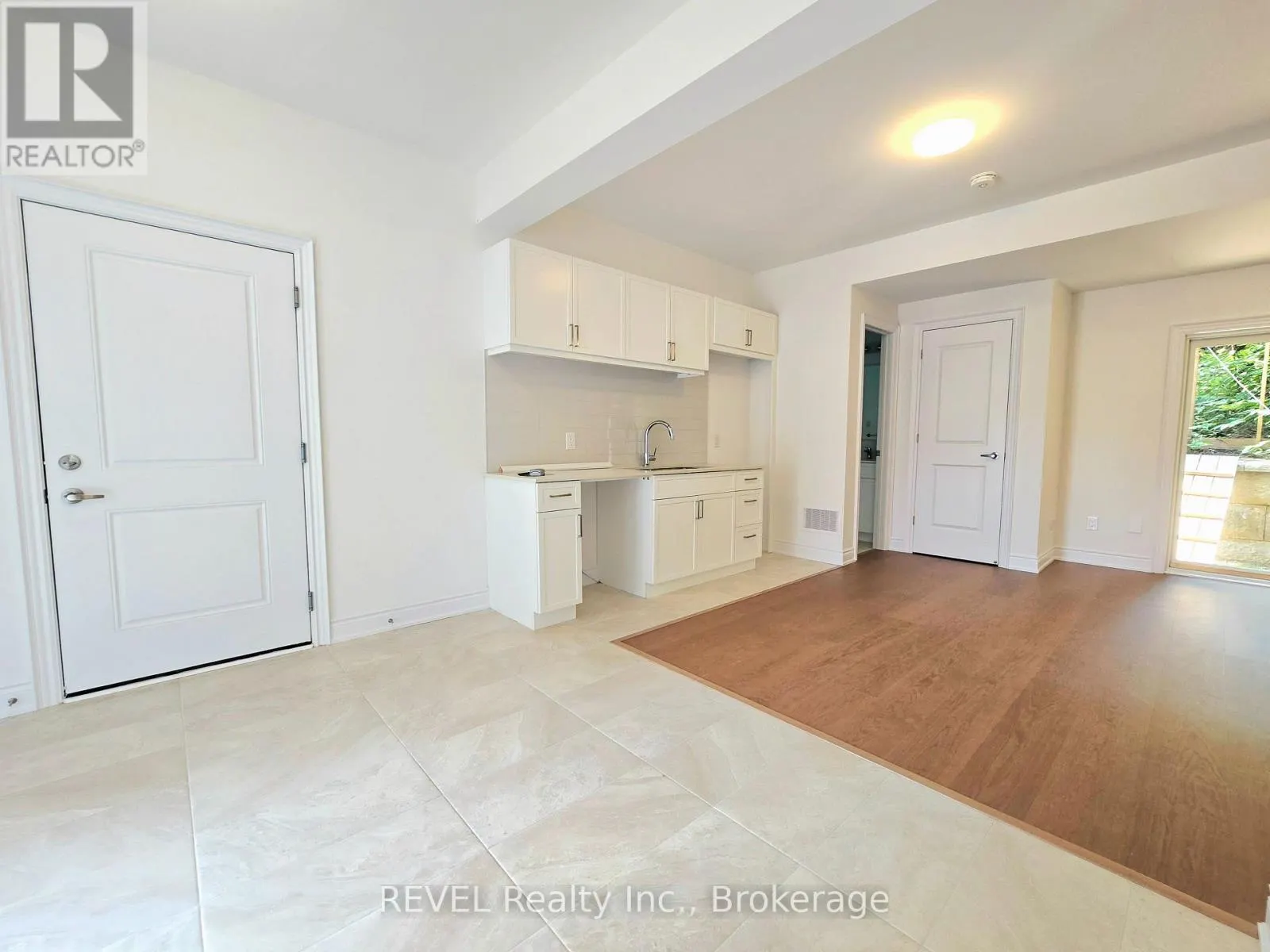 2 - 15 LAKE STREET #2