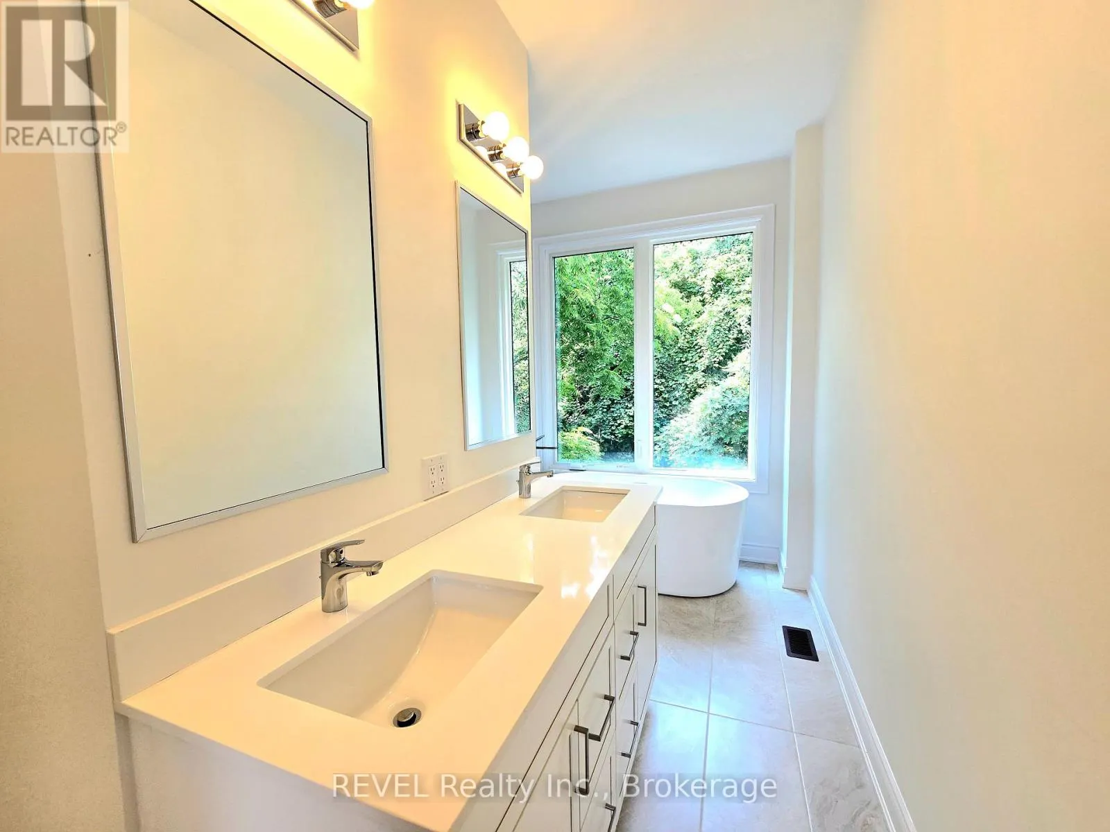 2 - 15 LAKE STREET #2