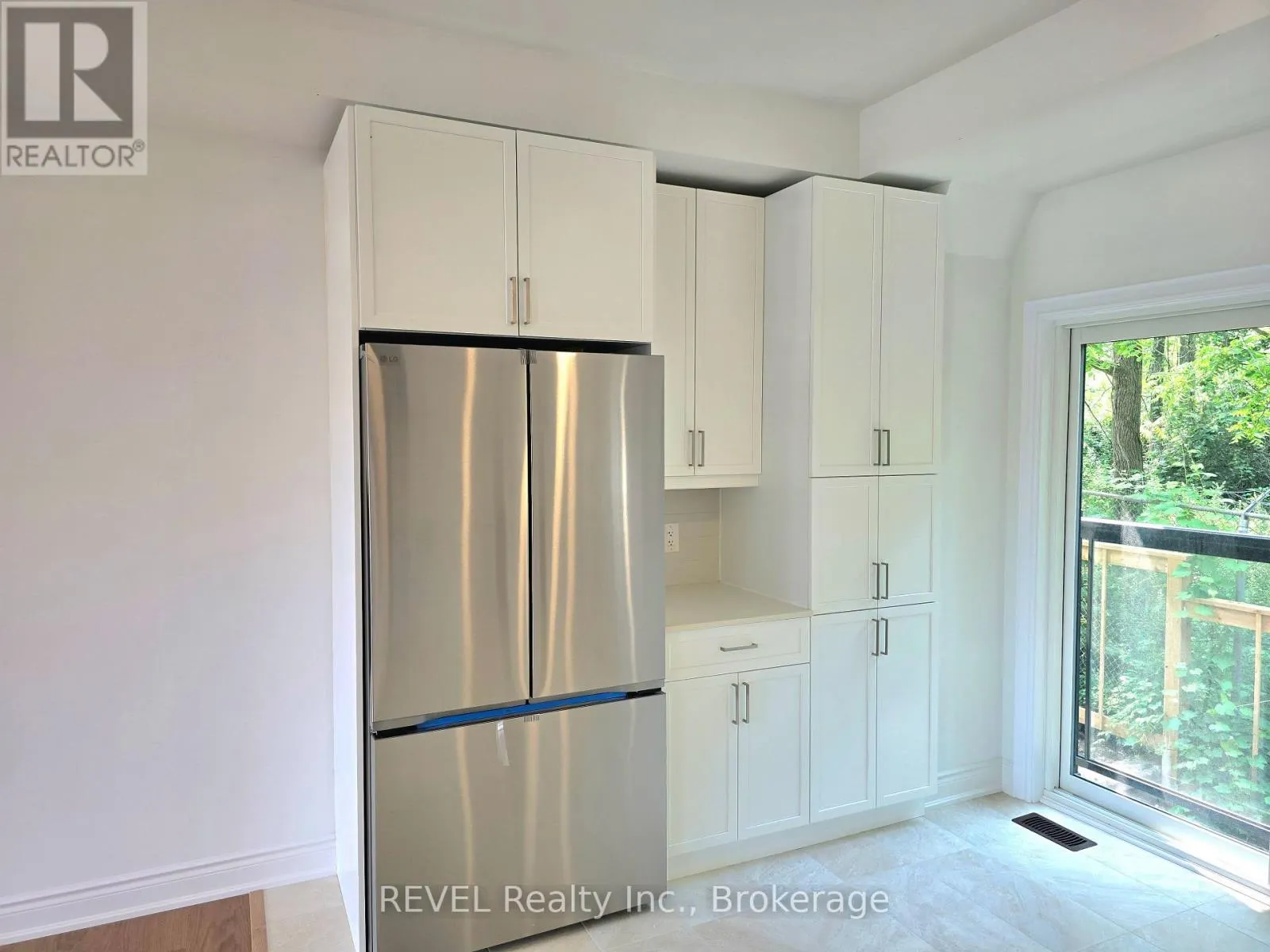 2 - 15 LAKE STREET #2