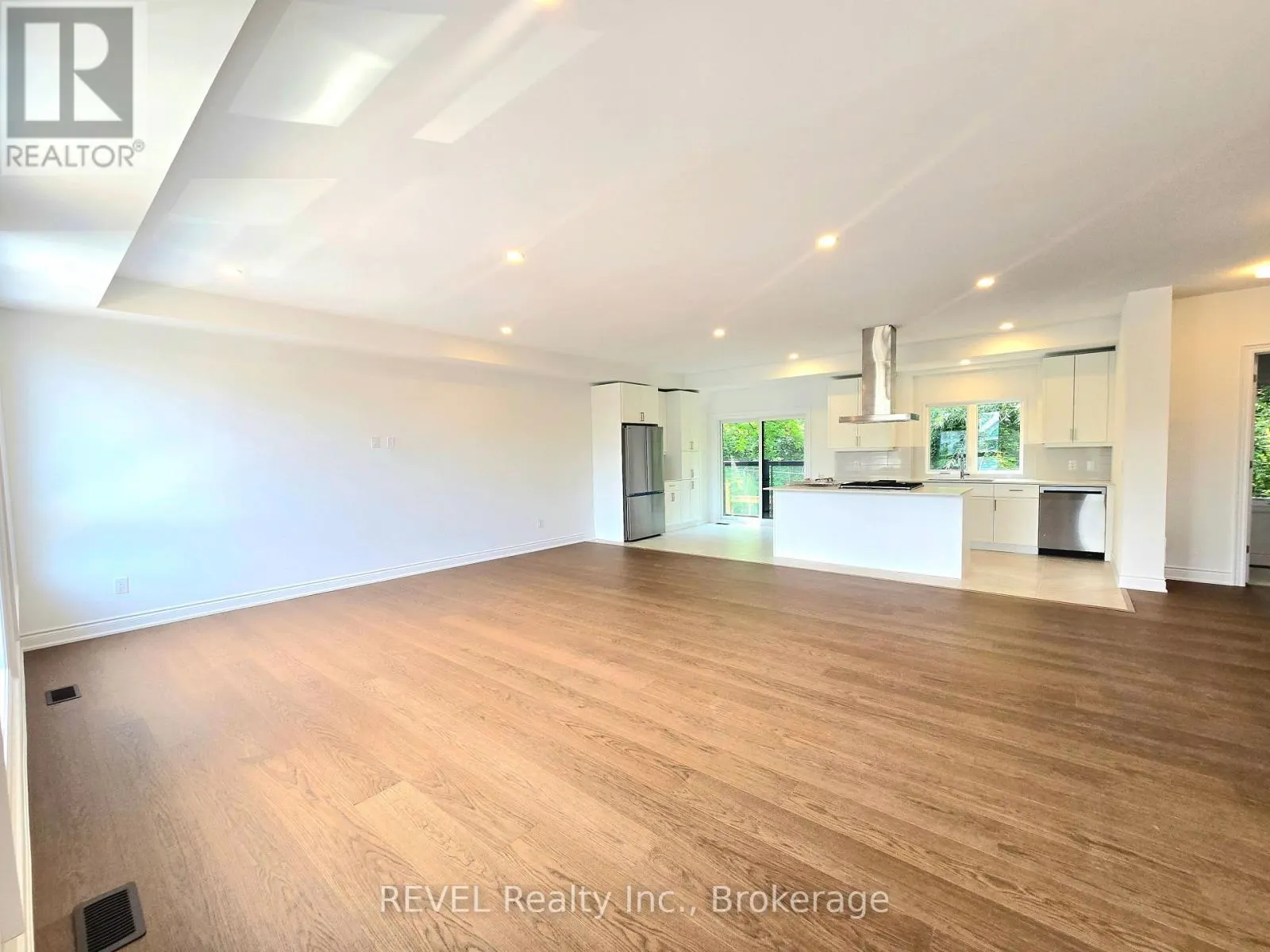 2 - 15 LAKE STREET #2