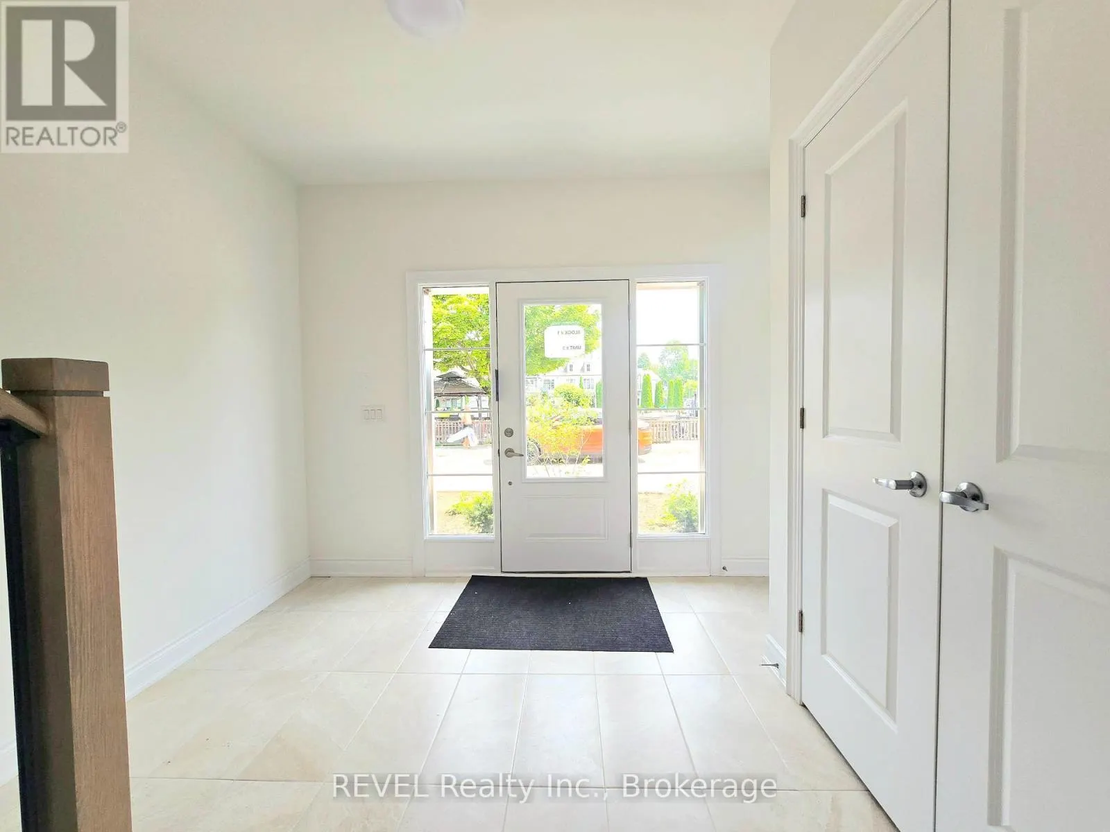 2 - 15 LAKE STREET #2