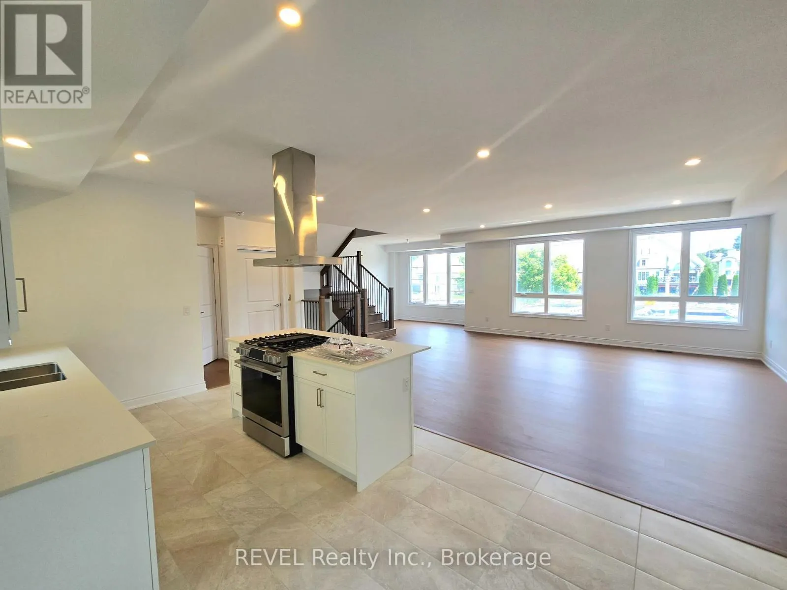 2 - 15 LAKE STREET #2