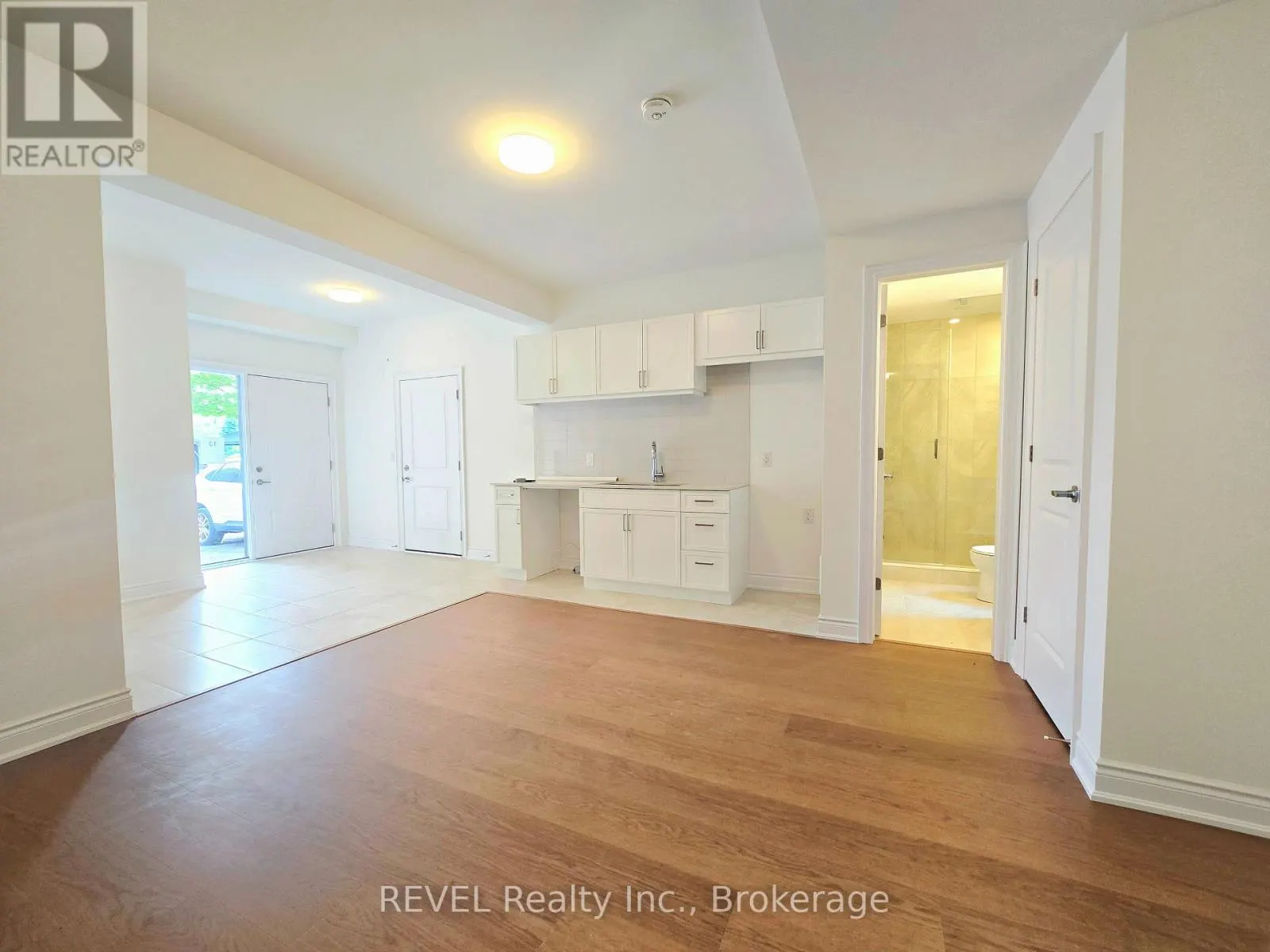 2 - 15 LAKE STREET #2