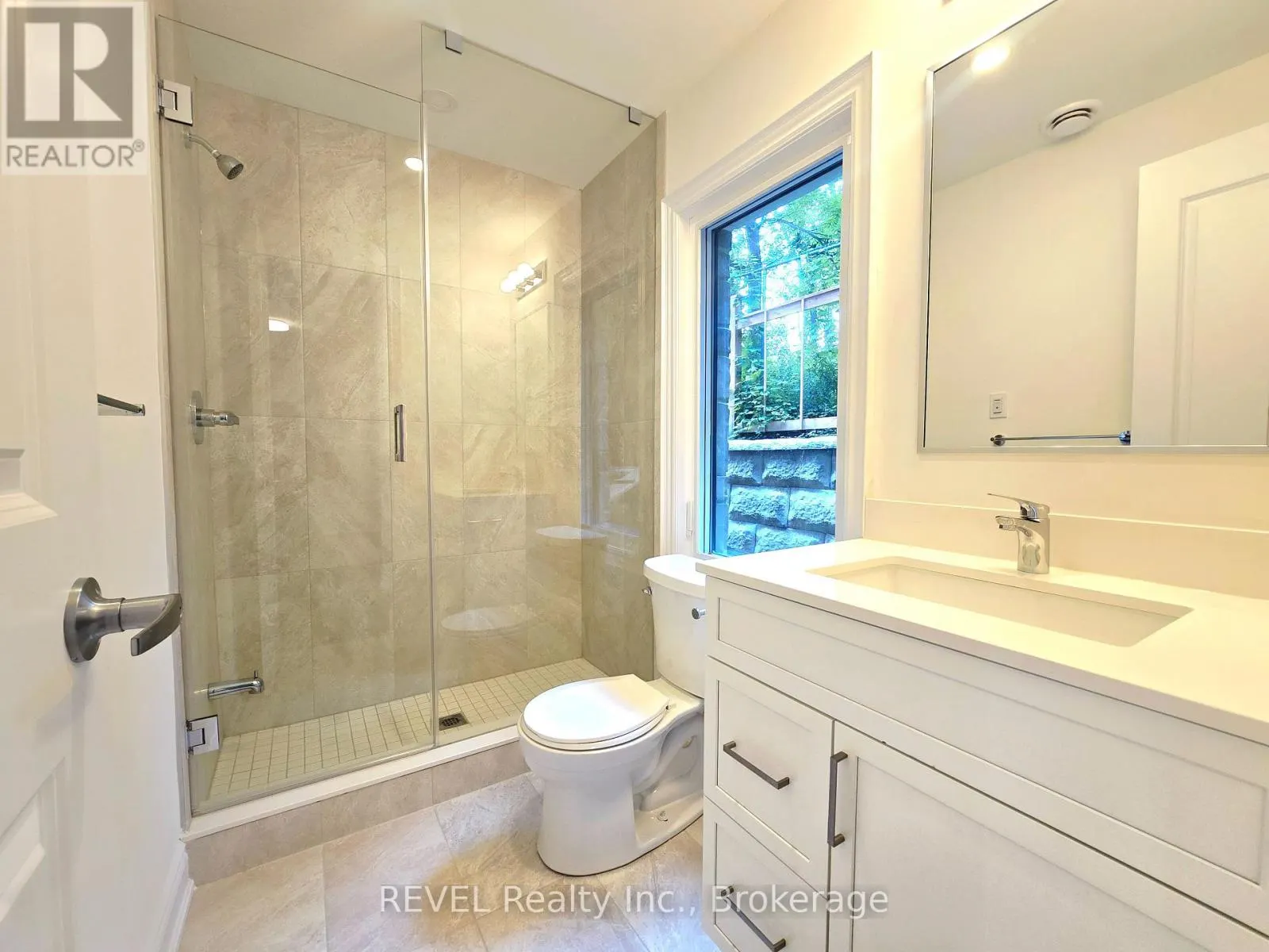 2 - 15 LAKE STREET #2