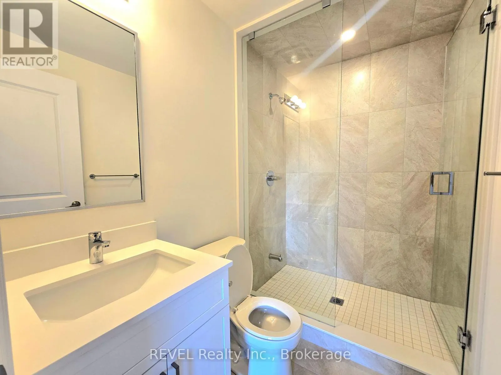 2 - 15 LAKE STREET #2