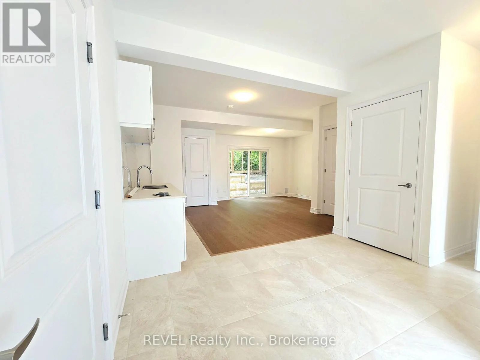 2 - 15 LAKE STREET #2