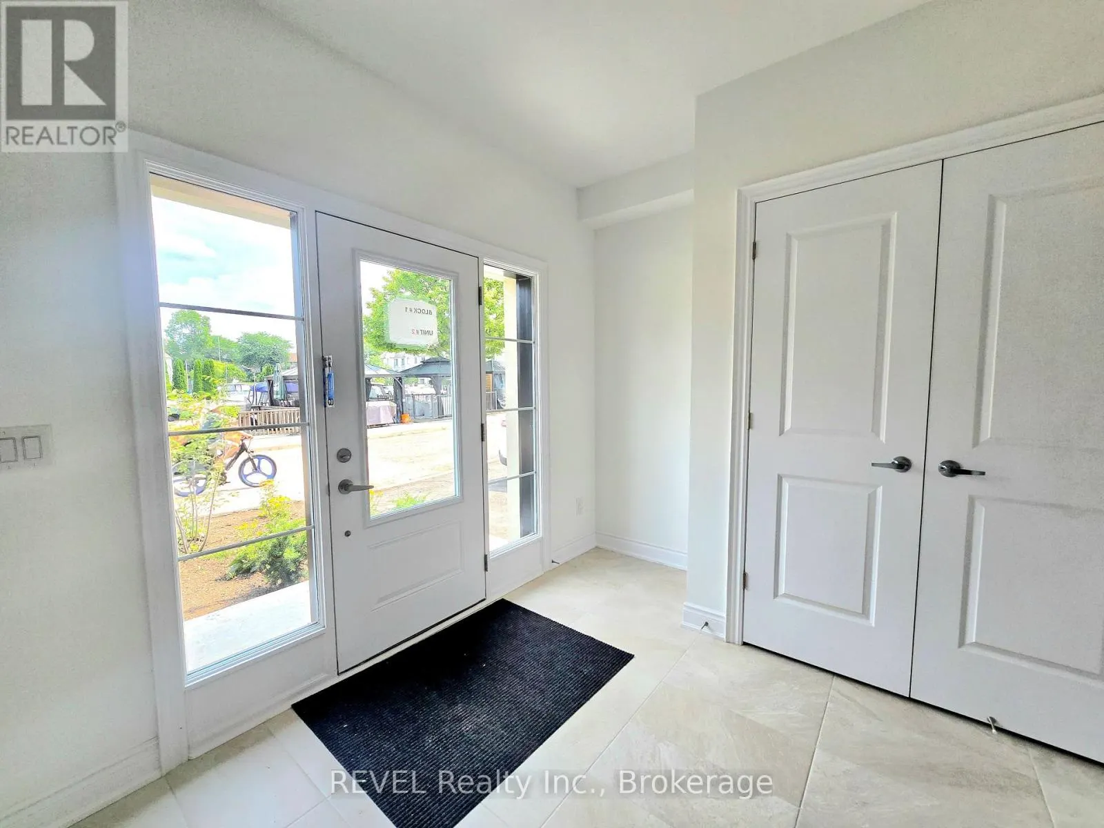 2 - 15 LAKE STREET #2