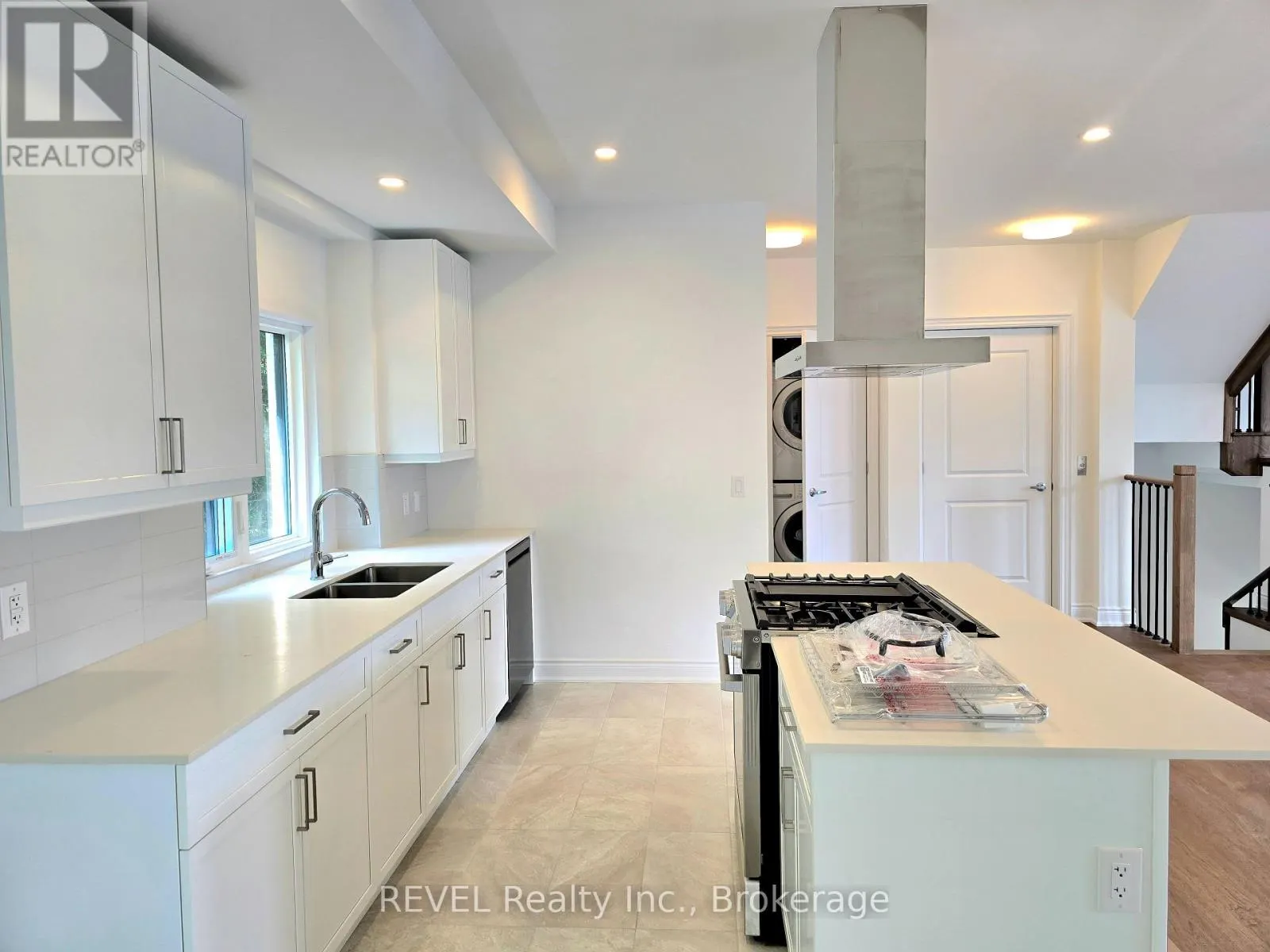 2 - 15 LAKE STREET #2