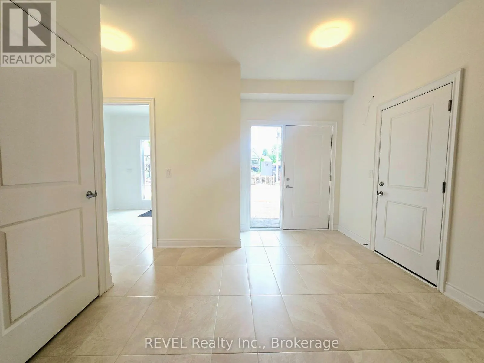 2 - 15 LAKE STREET #2