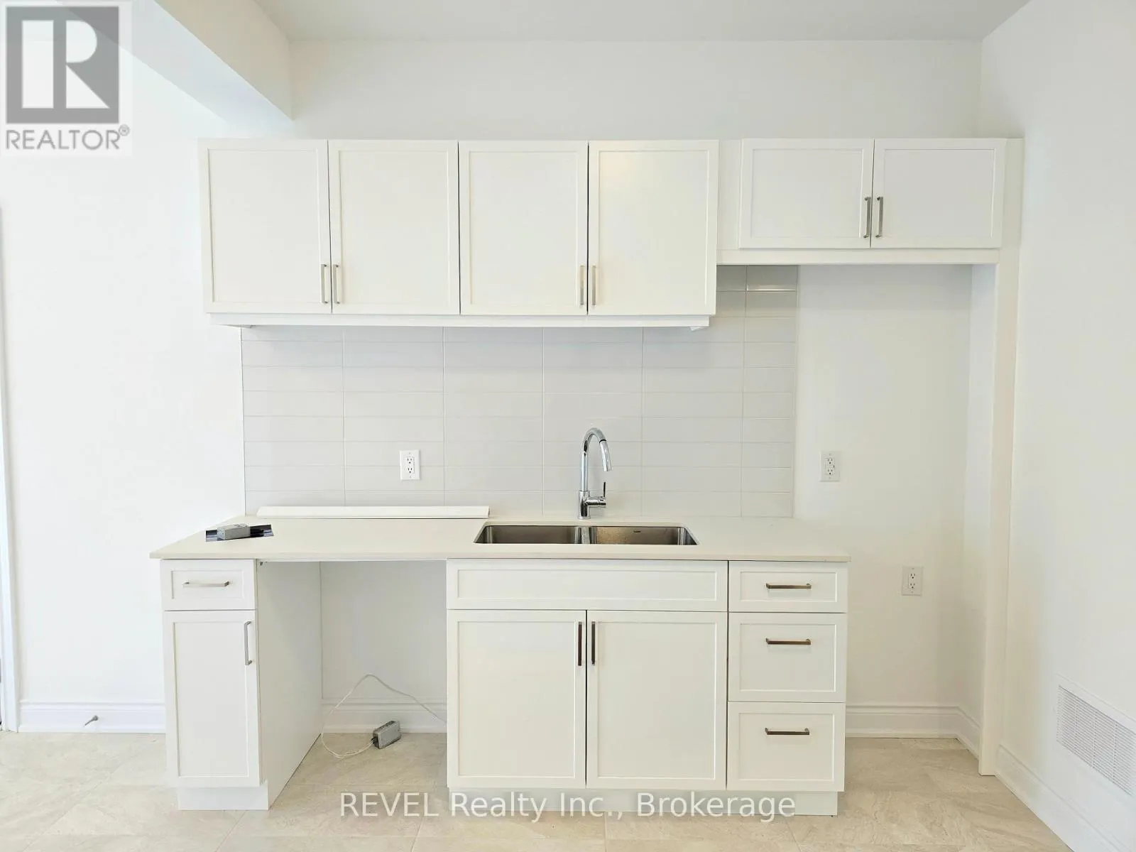 2 - 15 LAKE STREET #2
