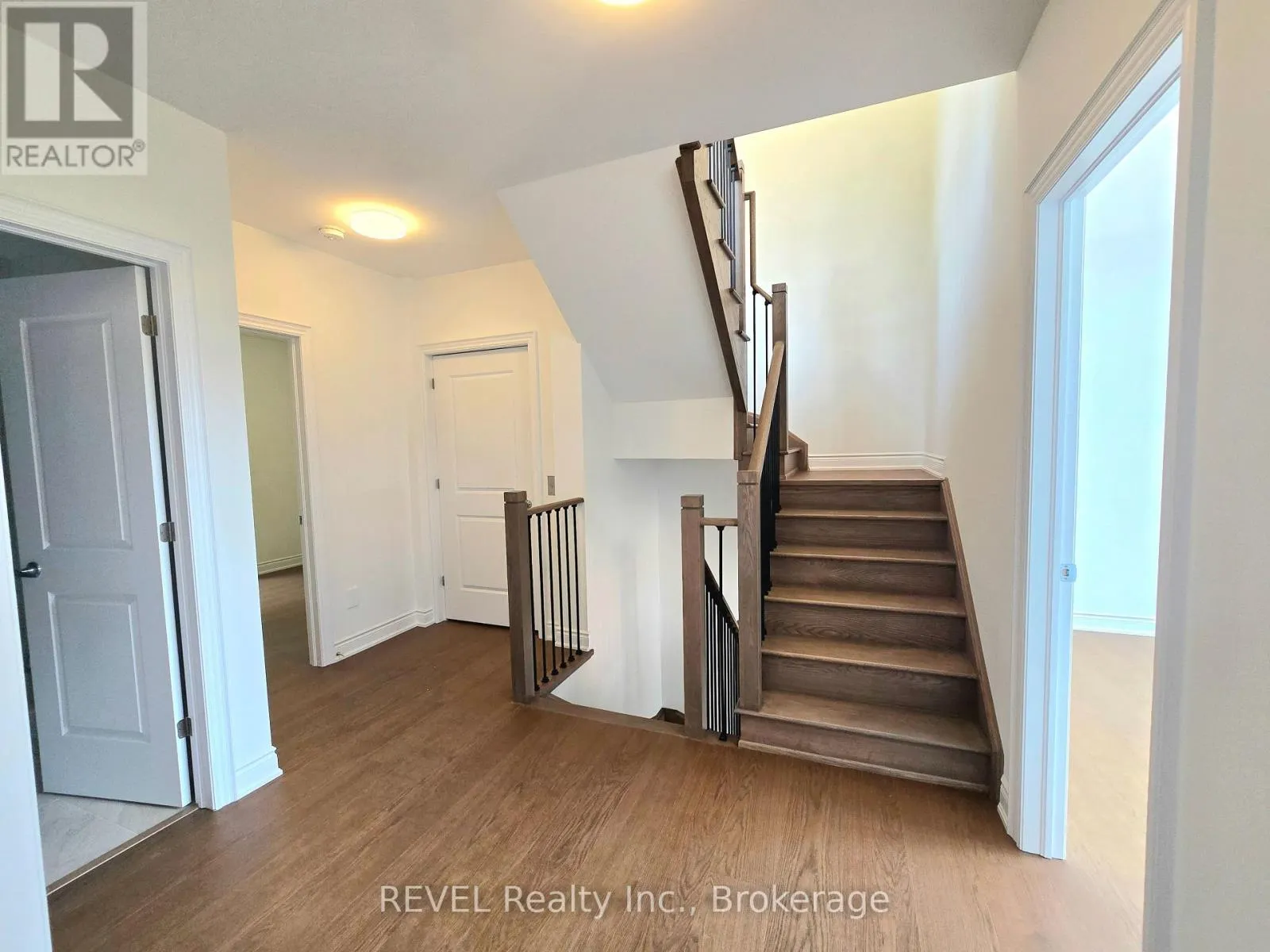 2 - 15 LAKE STREET #2