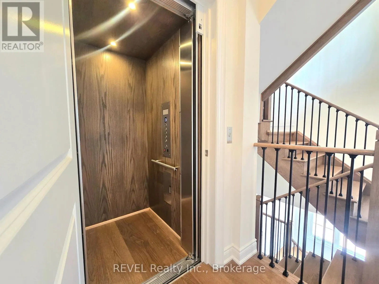 2 - 15 LAKE STREET #2