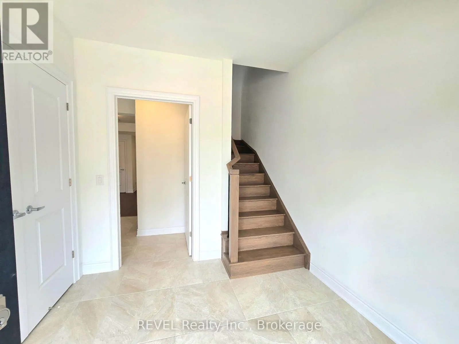 2 - 15 LAKE STREET #2