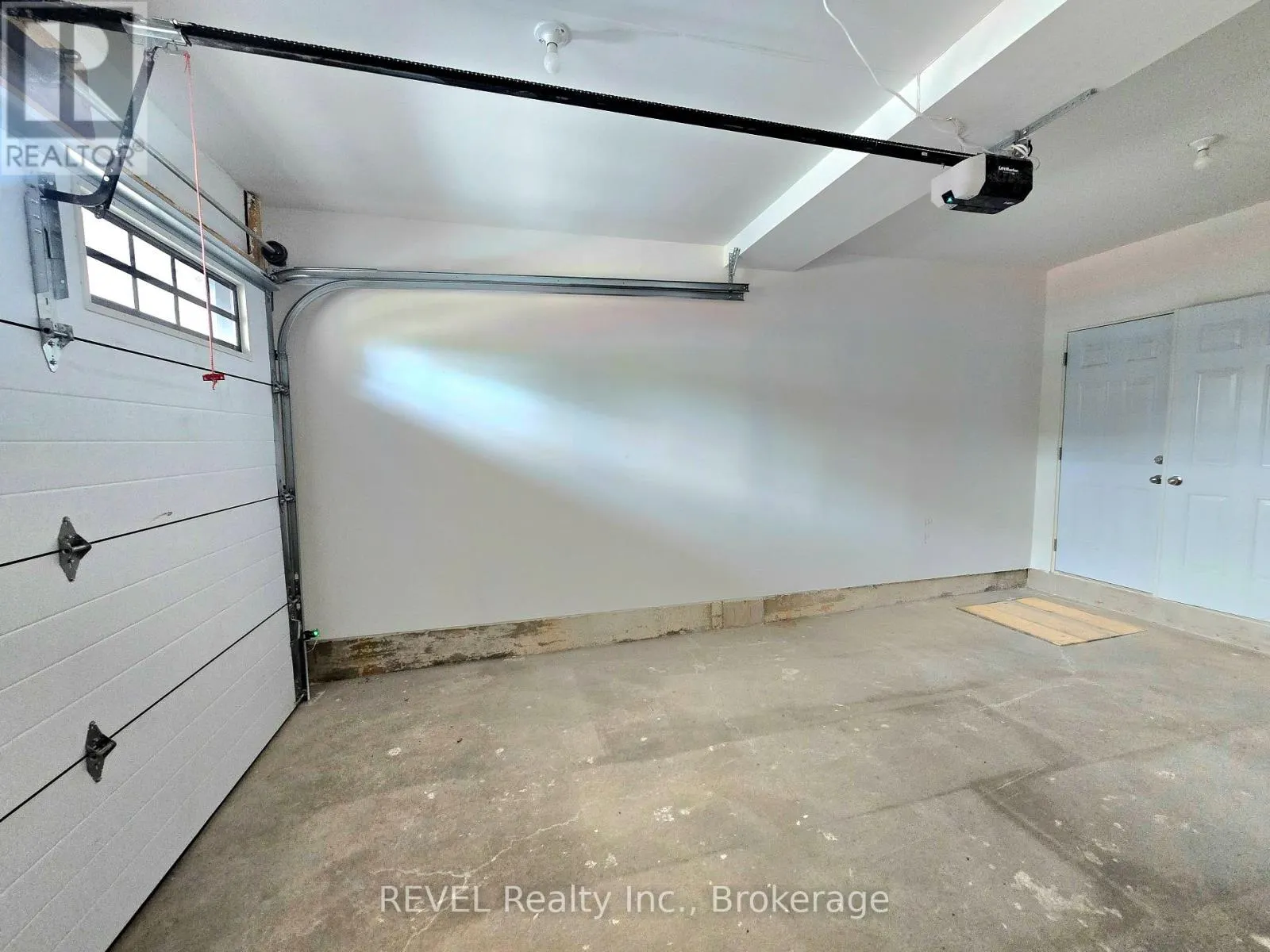 2 - 15 LAKE STREET #2