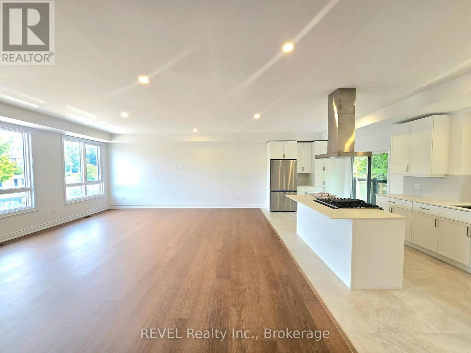 2 - 15 LAKE STREET #2