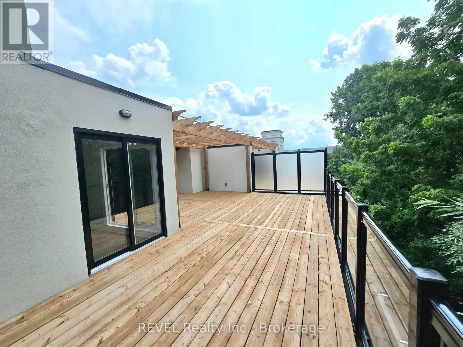 2 - 15 LAKE STREET #2