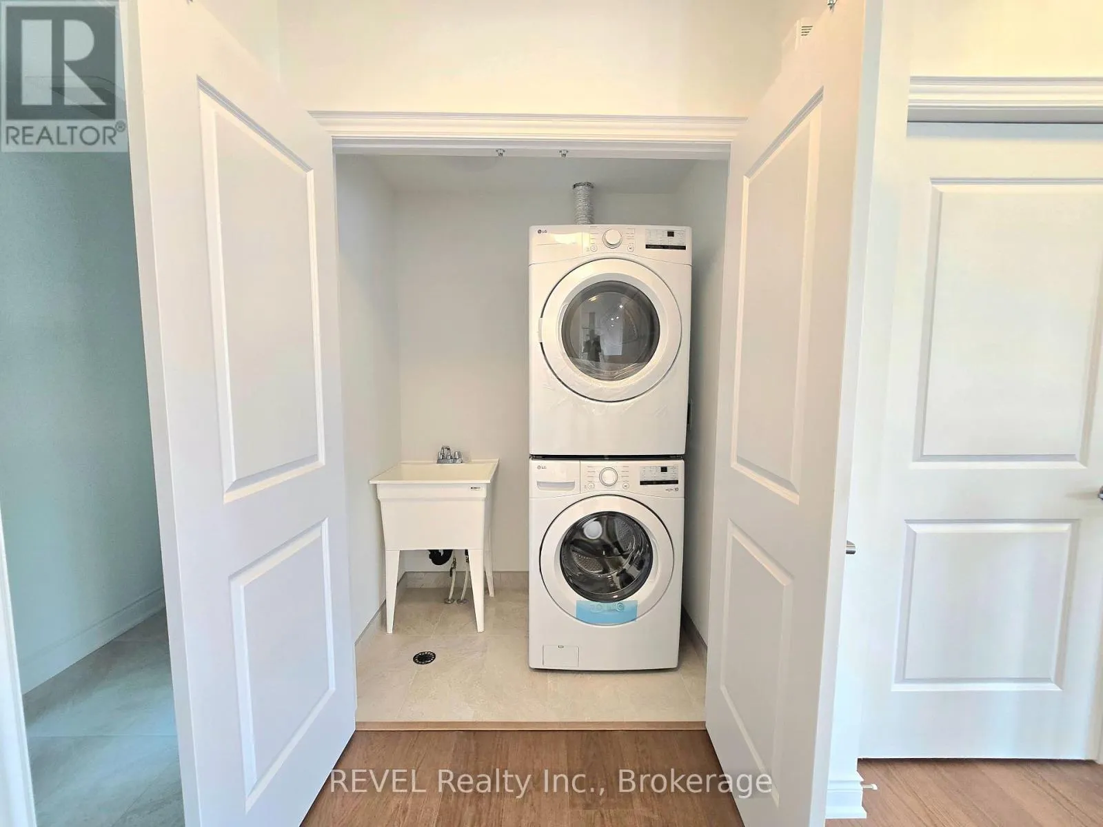 2 - 15 LAKE STREET #2