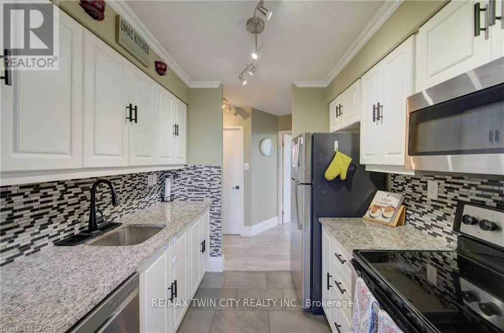 409 - 3227 KING STREET E