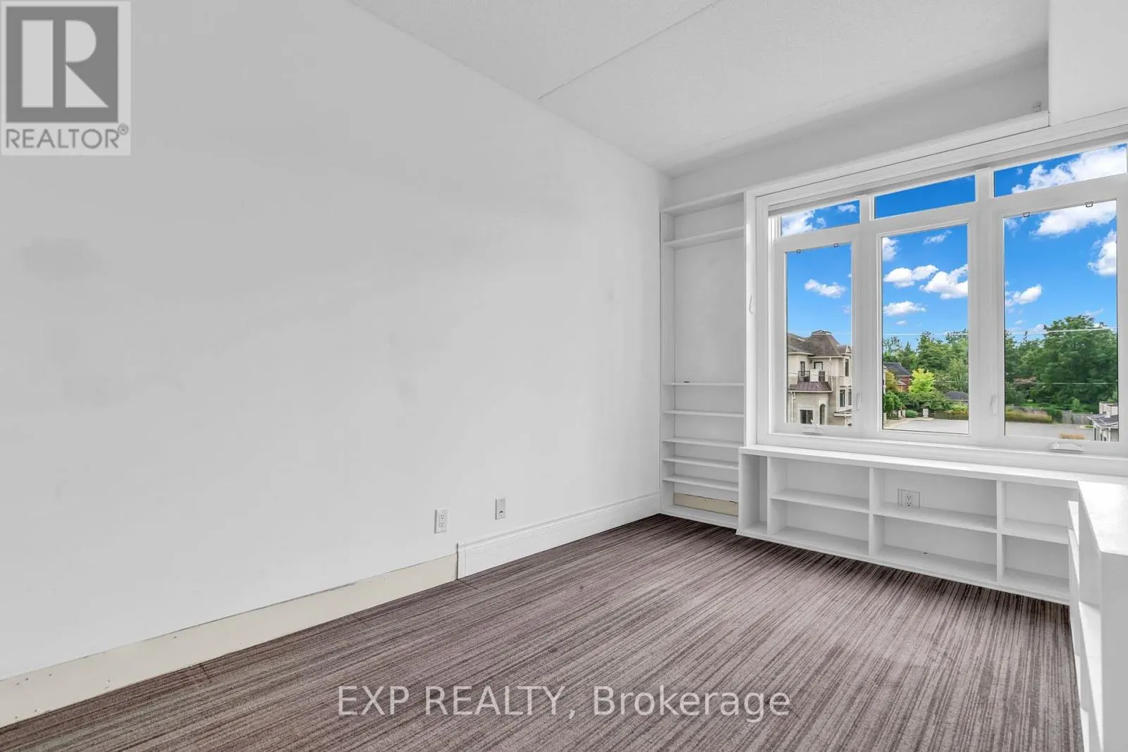 307 - 10 BAY STREET E
