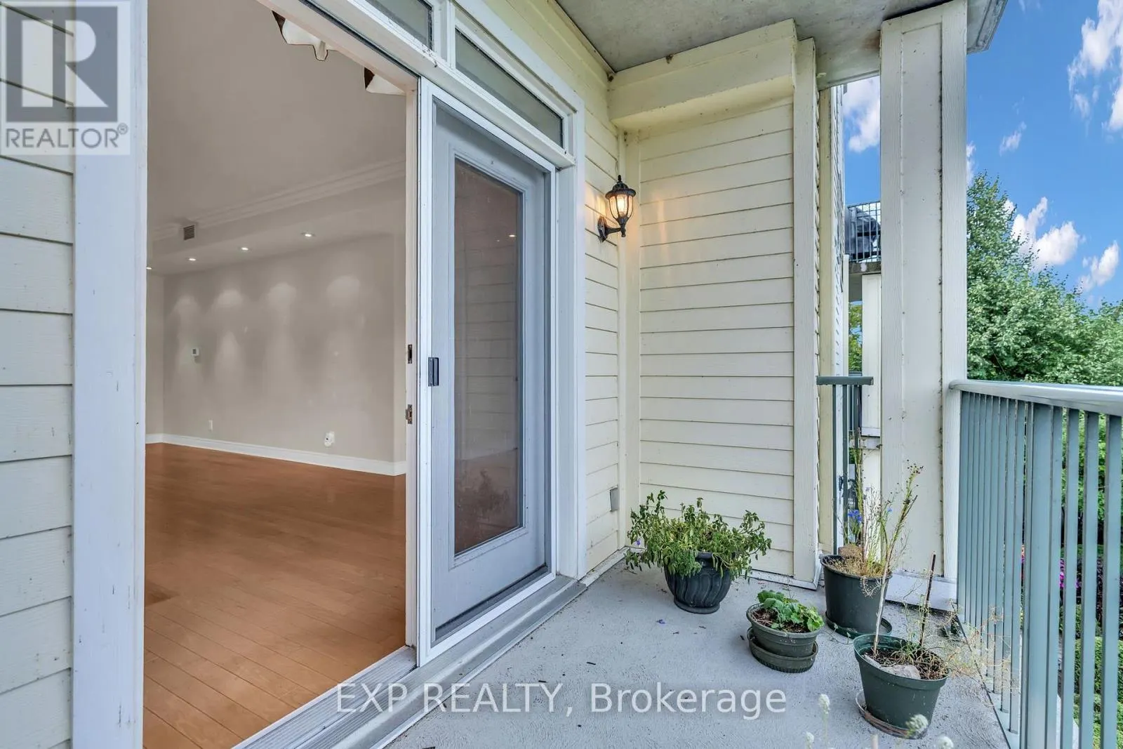 307 - 10 BAY STREET E