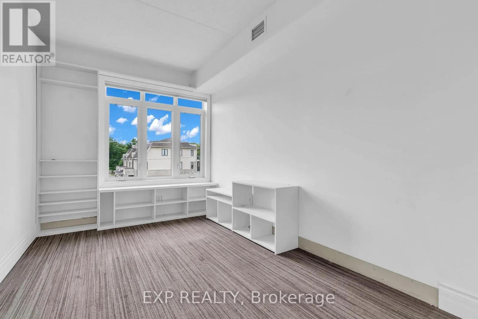 307 - 10 BAY STREET E