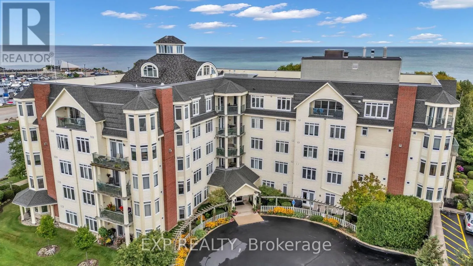 307 - 10 BAY STREET E