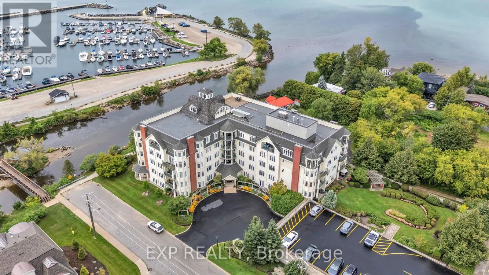 307 - 10 BAY STREET E