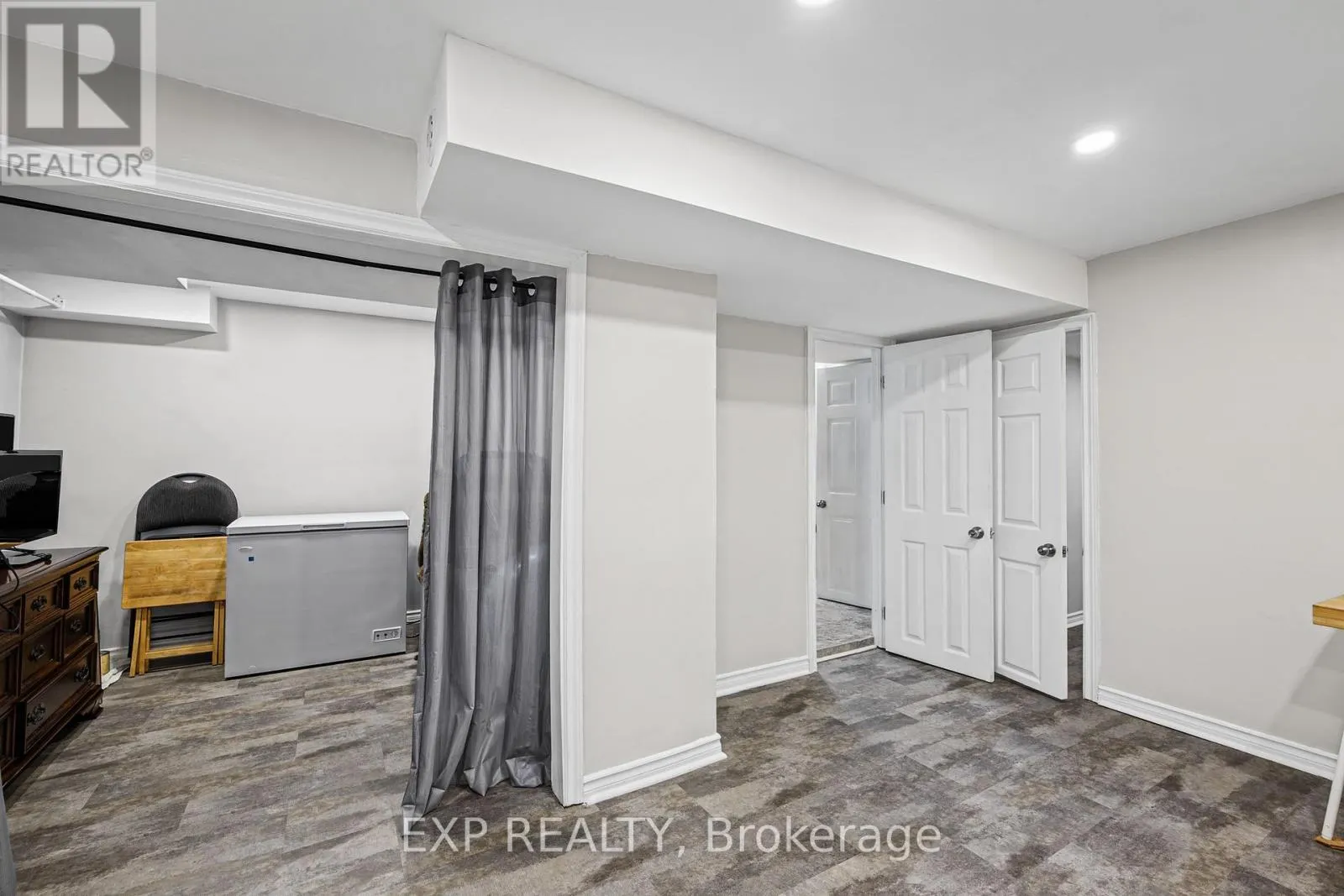 1677 LACOMBE DRIVE