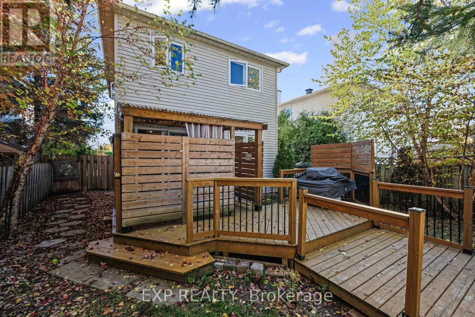 1677 LACOMBE DRIVE