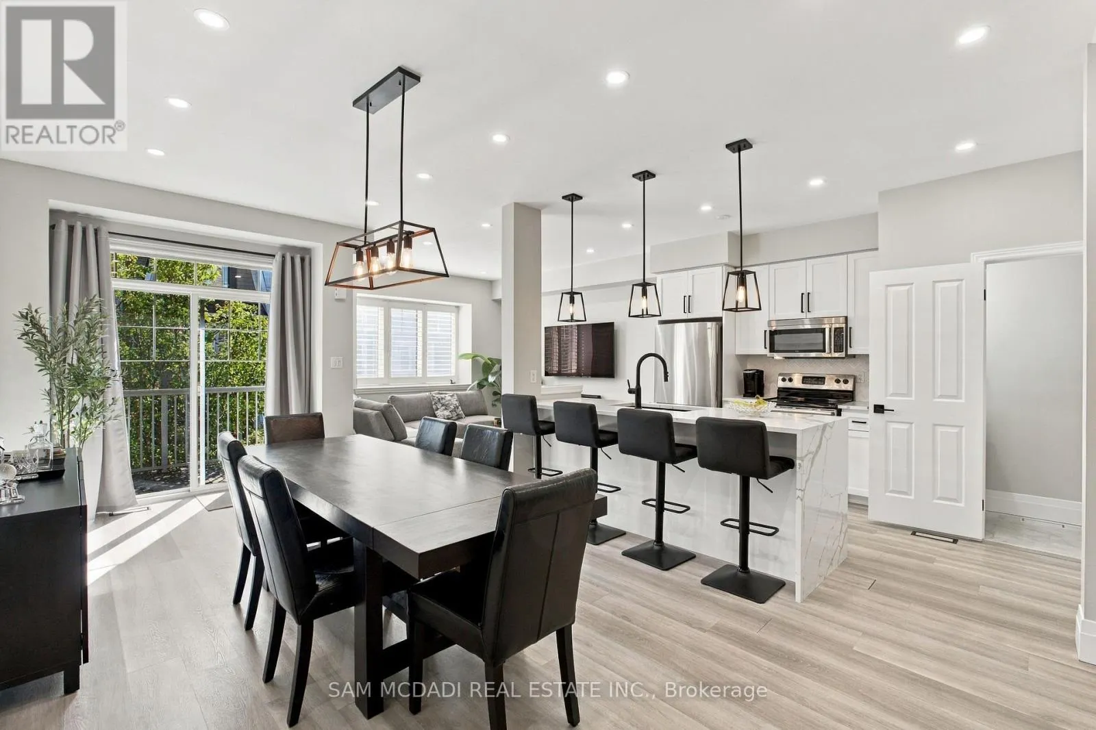 23 - 337 BEACH BOULEVARD
