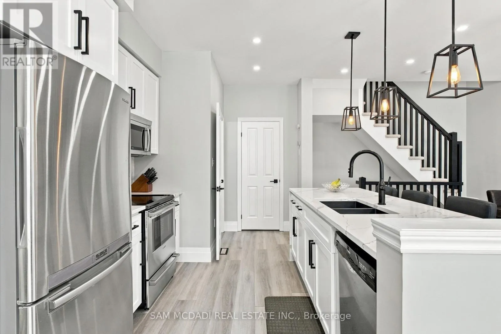 23 - 337 BEACH BOULEVARD
