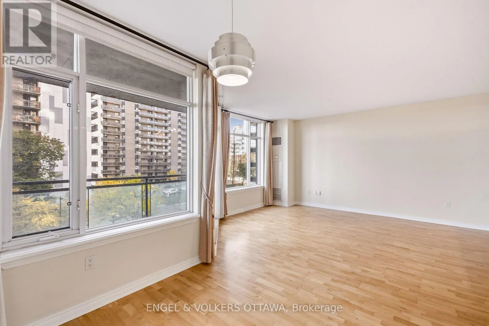406 - 570 LAURIER AVENUE