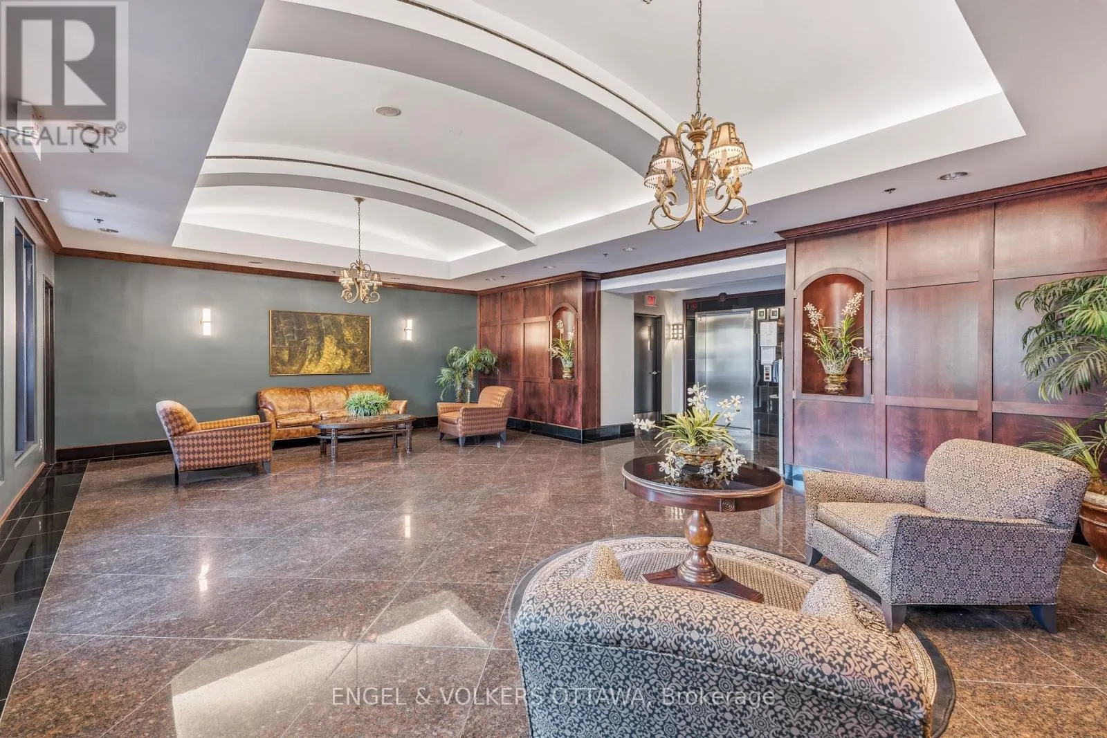 406 - 570 LAURIER AVENUE